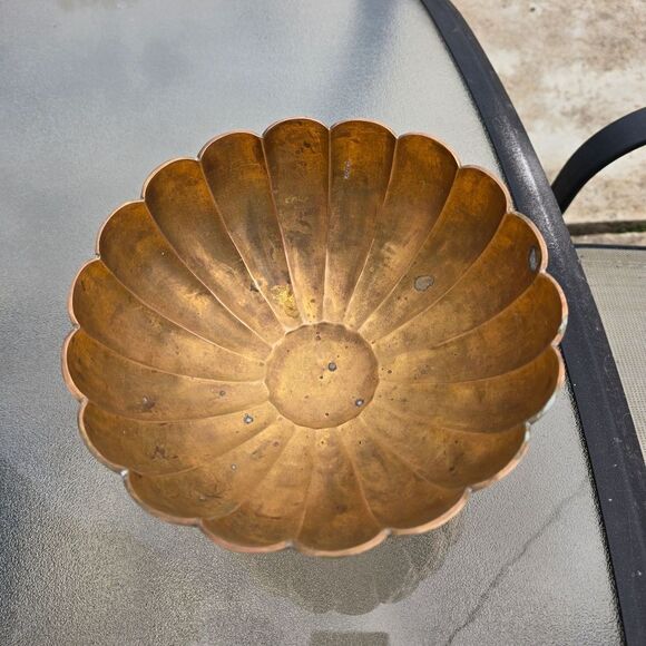 Vintage Decorative Brass Scallop Edge Pedestal Dish. Catch all Bowl - Picture 16 of 16